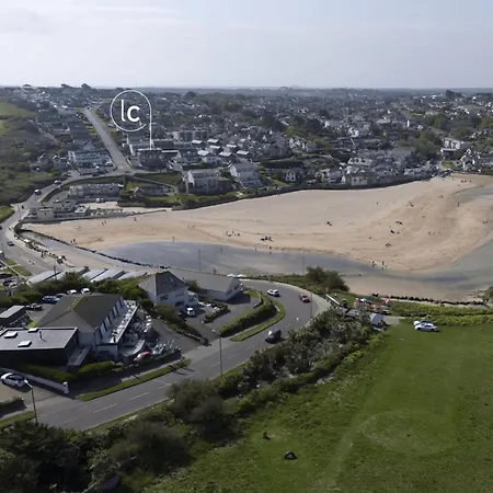 2, Oasis Sands